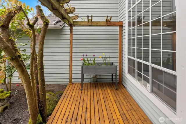 Front deck sitting area.