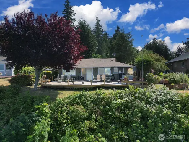 Large deck overlooking Sound great for entertaining.