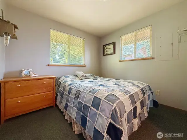 Second bedroom.
