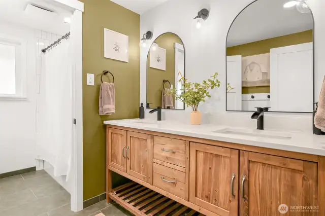 Full guest bath