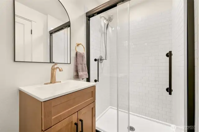 3/4 bath off kitchen/laundry room