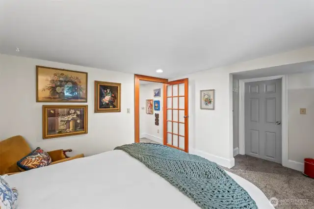 Downstairs bedroom reverse angle