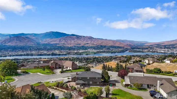 With only one home across the street from 2327 Grand, the views open up