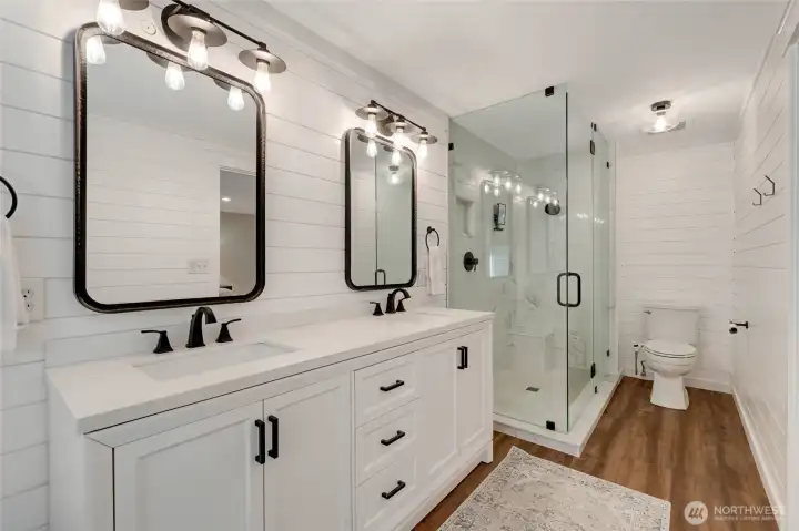 Glass-surround shower.