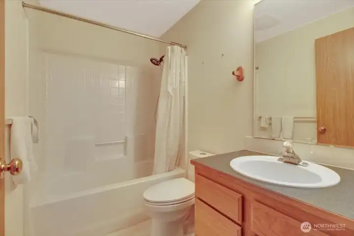 Guest Bathroom (Full)