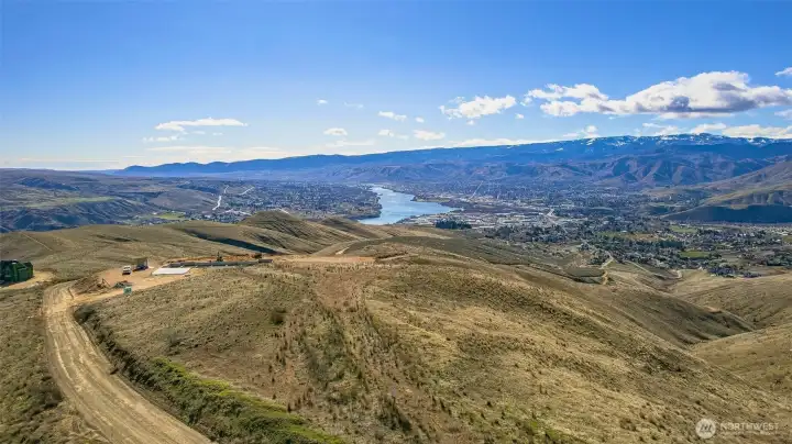 Wide-open space with natural contours perfect for designing a view-focused custom residence.