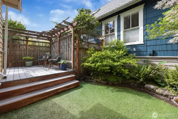 Soak up summer sunshine, grill to your heart's content and host happy hour with friends in this awesome outdoor space. Great for gardens and a secure space for your pet.