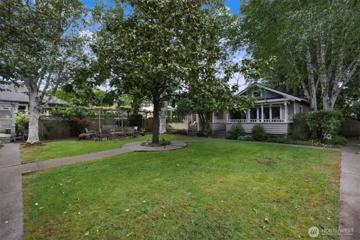 Pine Street Cottages is a small HOA with friendly neighbors, no rental cap & pet-friendly policies!