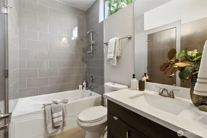 Full bath "jack-n-jill" style to allow direct access from both 2nd floor bedrooms Full bath "jack-n-jill" style to allow direct access from both 2nd floor bedrooms