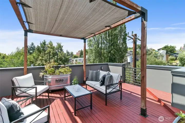 Enjoy sun or shade on your private retreat with views around the city skyline Enjoy sun or shade on your private retreat with views around the city skyline