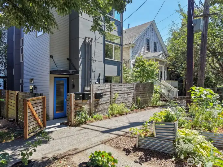 Enjoy the convenient access to the garden beds along the sidewalk Enjoy the convenient access to the garden beds along the sidewalk