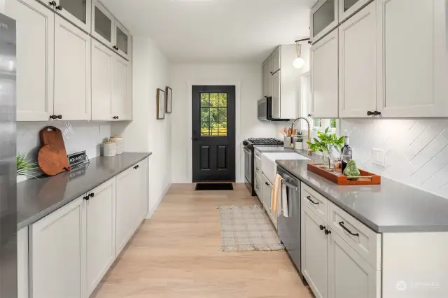 Chef's kitchen with side entrance + to back deck