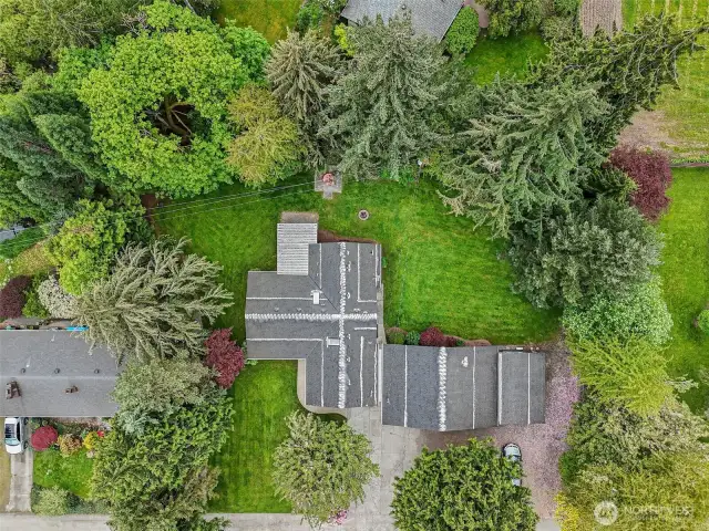 If you are looking for one-story living, with plenty of space, privacy and no HOA - look no further!  You have found it!