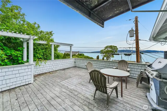 Entertainment Deck