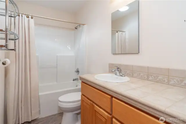 Full bathroom in the hall.