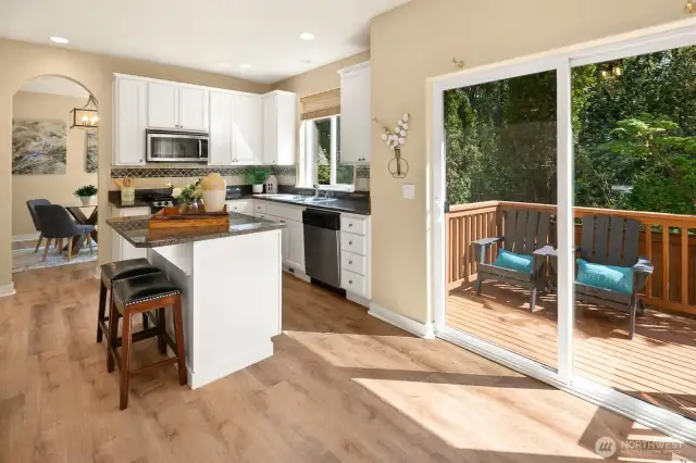 Chef's kitchen With Eating space!