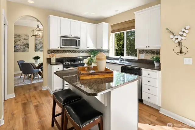 Chef's kitchen With Eating space!