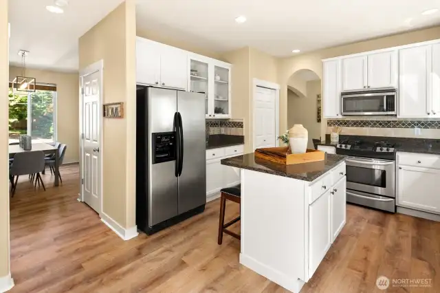 Chef's kitchen With Eating space!