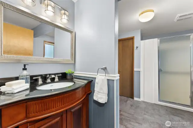 Main floor 3/4 bathroom