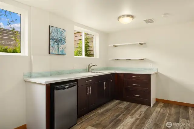 basement wet bar/ kitchenette