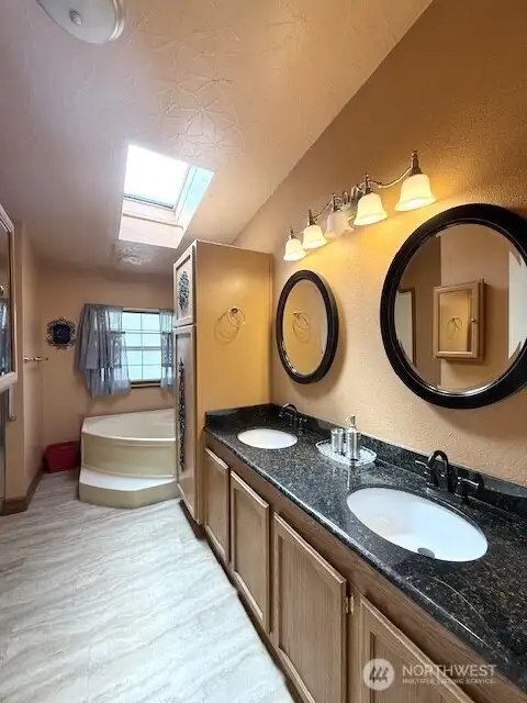 Double sinks in the primary.