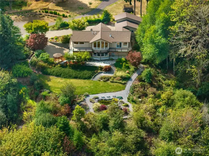 Beautiful NW contemporary home with expansive territorial views on 2.83 acres! This 3,286 sq ft home is designed for flexibility and multigenerational living.