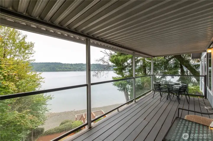 Expansive upper deck