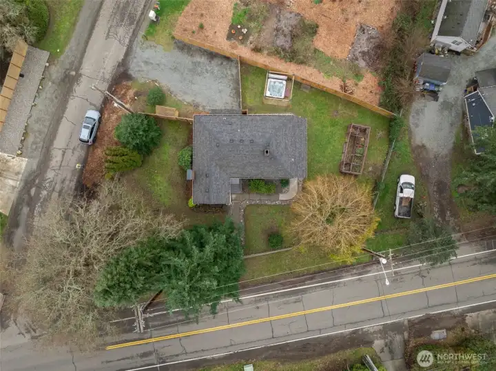 Oversized fully-fenced corner lot