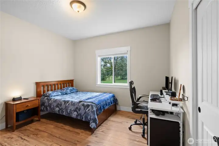 2nd bedroom