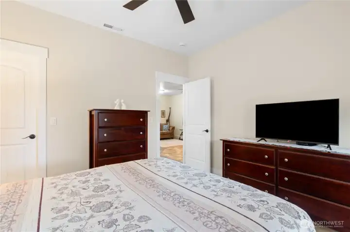 ADU w/walk in closet