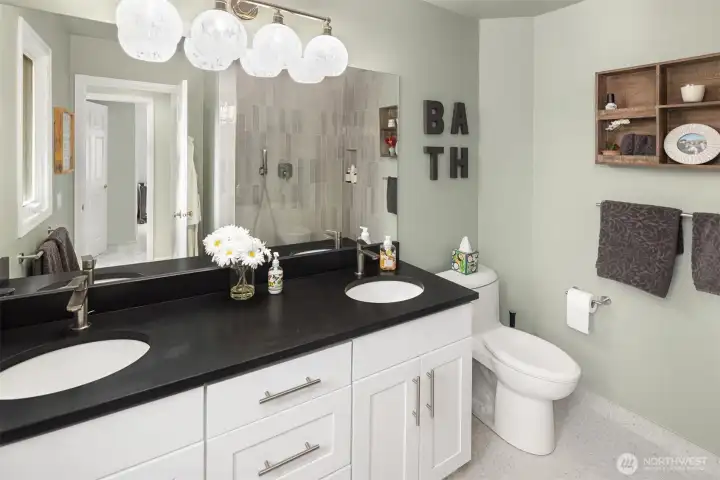 3/4 bath just across from extra bedrooms