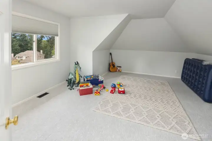 Bonus room/4th bedroom
