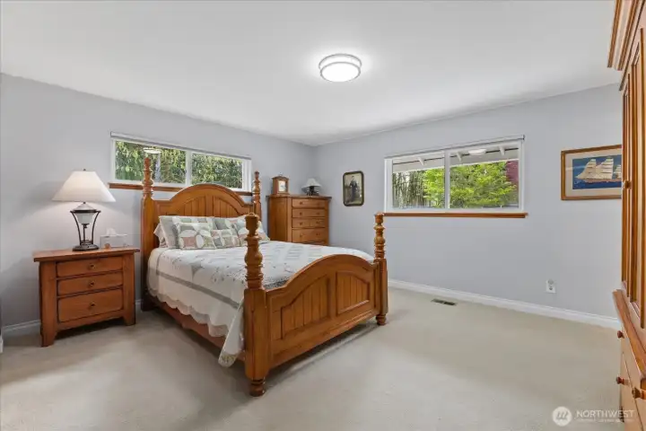 Upstairs primary sweet w/primary bath