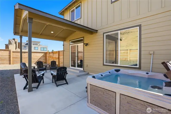 Hot Tub & covered Patio