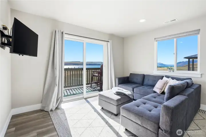 Upstairs Flex room with Slider to Upper Deck
