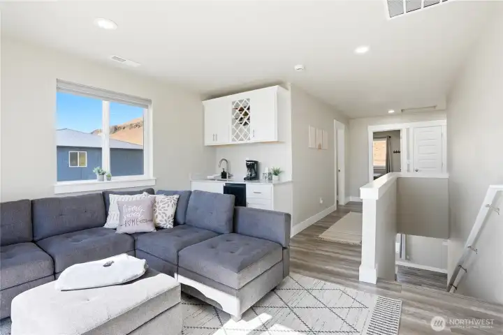 Flex Room with Wet Bar - Sink & Wine Fridge