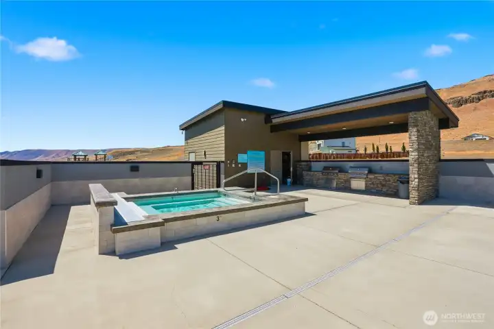 Hot Tub & BBQ Area