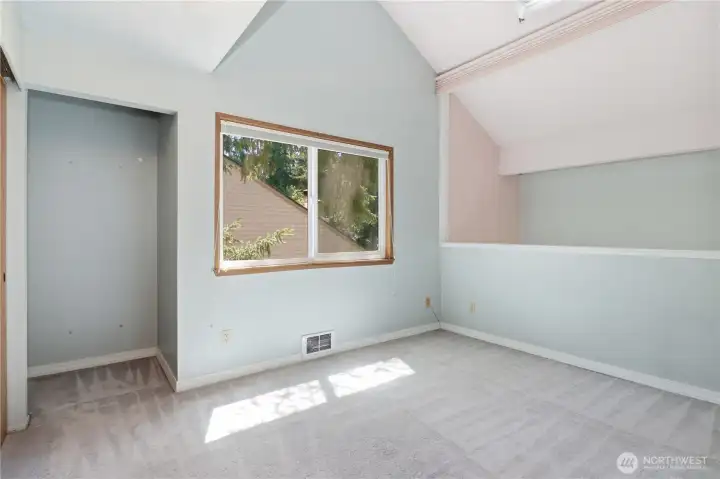 Upstairs second bedroom with a pull down shade for privacy from dining area. Upstairs second bedroom with a pull down shade for privacy from dining area.