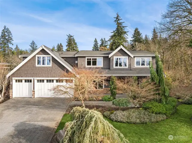 Welcome to Kirkland's desirable Houghton neighborhood and 5012 112th Avenue NE.