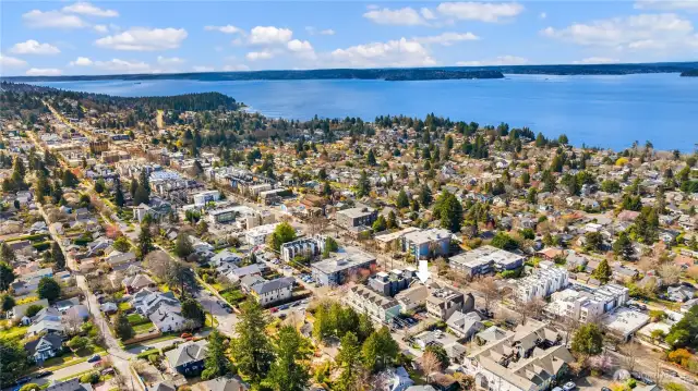Just steps to C & P Coffee and walking distance to great shopping, dining, Pubs, RapidRide and Lincoln Park
