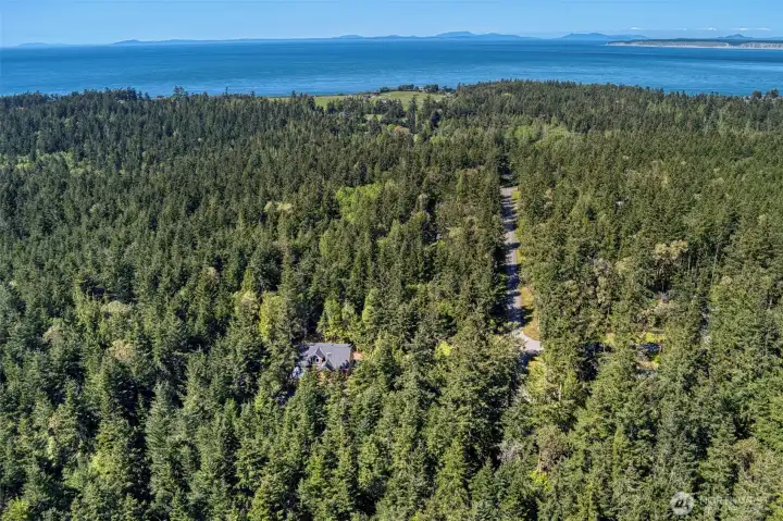 Minutes from North Beach park - walking trails guide you to the beach!