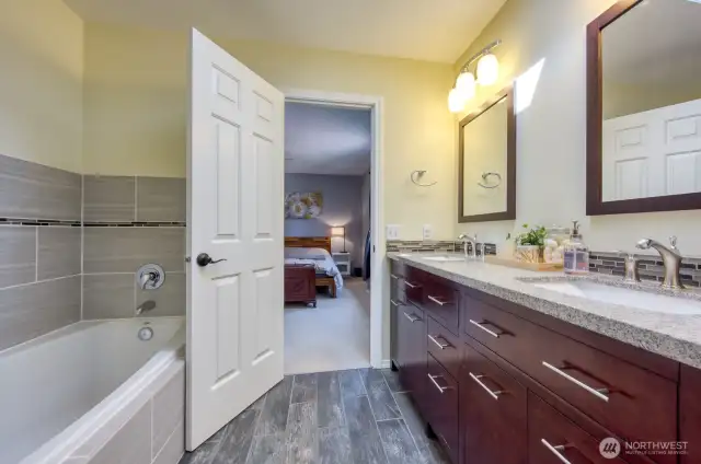 Beautifully updated primary 5 piece bath.