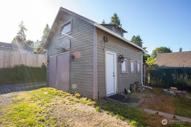 Detached Garage off Alley