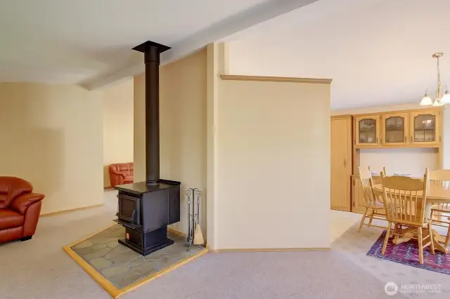 Photo virtually decluttered