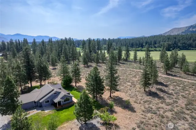 Methow Trail system border the property. Mountain adventure s only steps from the back door!