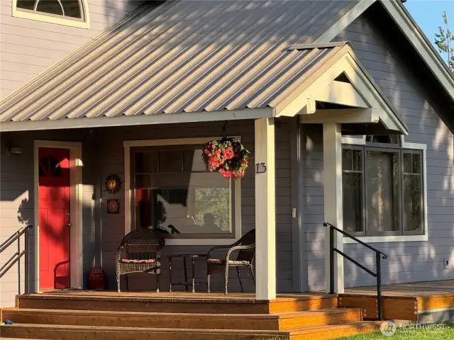 Welcoming hospitality! Inviting entry welcomes weary guests after a day of adventure!