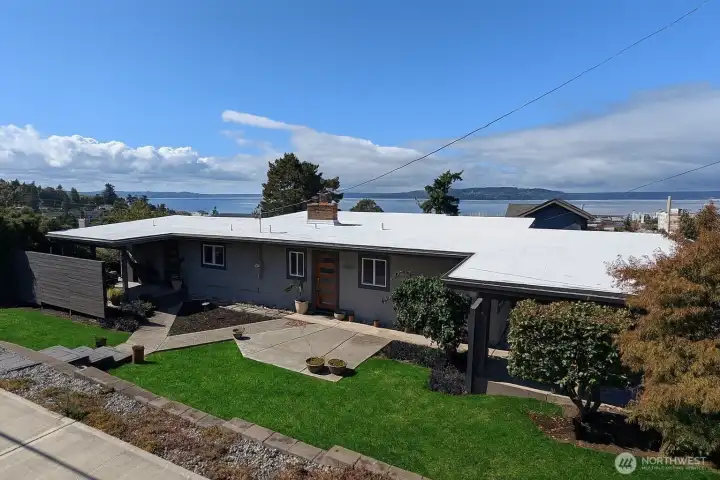 Breathtaking View home on corner lot, only 600 yards from Downtown Des Moines!