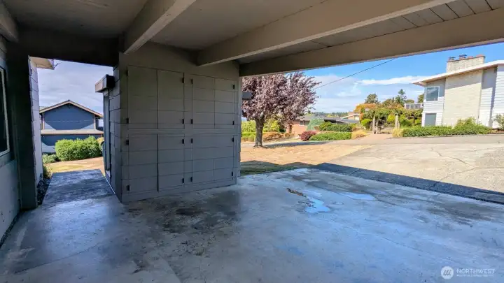Attached Shed (next to Carport) with approximately 110 sqft!