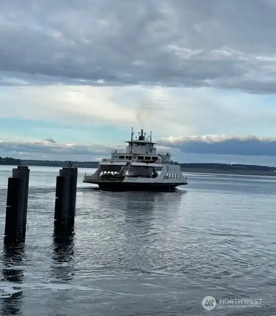 Take the short 20-minute ferry ride over from Steilacoom.