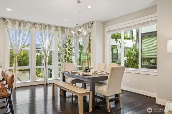 Really nice open and spacious eating area off of the kitchen